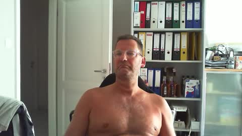 Snapshot of macfly67 chatting on 05-29-26, 06:11 macfly67 online show from 05-29-26, 06:11