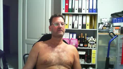 Snapshot of macfly67 chatting on 07-23-26, 09:35 macfly67 online show from 07-23-26, 09:35