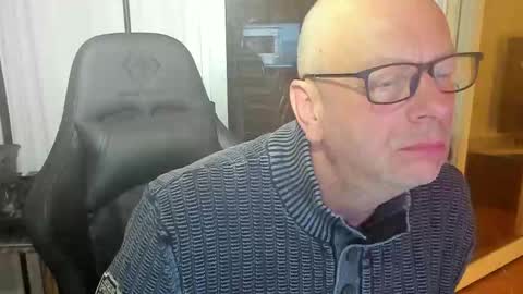 Andy online show from 11-27-25, 06:10