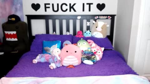 Mackenzie Wolfe online show from 12-04-25, 05:06