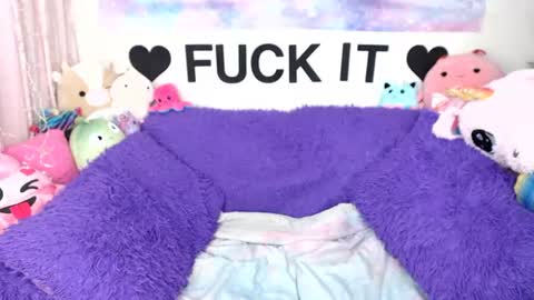 Snapshot of mackenziewolfe chatting on 06-24-26, 04:55 Mackenzie Wolfe online show from 06-24-26, 04:55