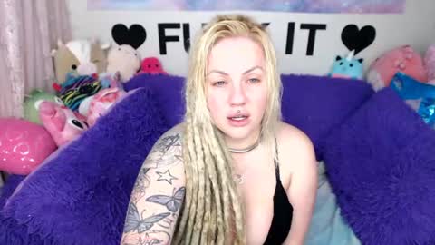 Snapshot of mackenziewolfe chatting on 07-21-26, 05:10 Mackenzie Wolfe online show from 07-21-26, 05:10