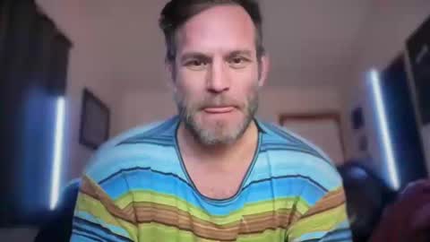 Snapshot of mackincaliallday chatting on 10-19-25, 08:37 MackinCaliAllDay online show from 10-19-25, 08:37