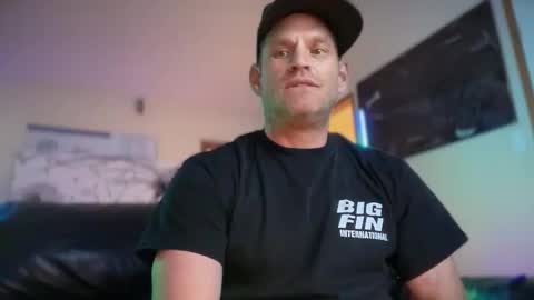 Snapshot of mackincaliallday chatting on 10-25-25, 12:45 MackinCaliAllDay online show from 10-25-25, 12:45