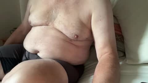 Snapshot of mad4itstill chatting on 10-26-25, 11:27 Ivor online show from 10-26-25, 11:27