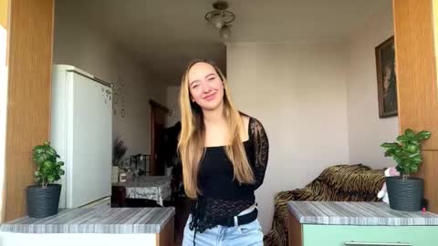 Snapshot of madalyneaks chatting on 03-27-26, 08:26 Lilo online show from 03-27-26, 08:26