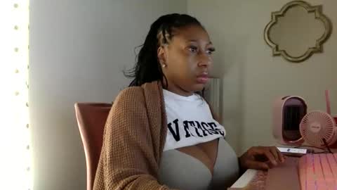 Snapshot of madam_glam chatting on 04-29-26, 04:22 madam_glam online show from 04-29-26, 04:22