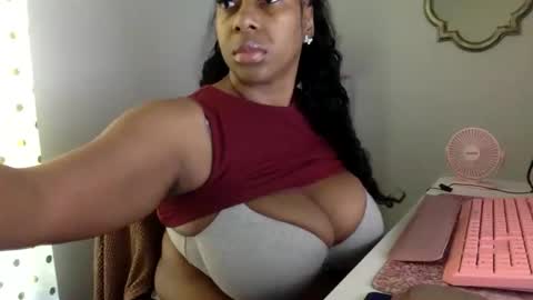 Snapshot of madam_glam chatting on 06-03-26, 03:50 madam_glam online show from 06-03-26, 03:50
