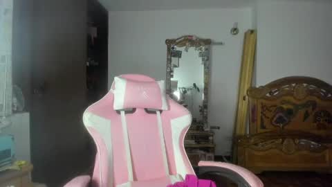 Snapshot of madam_sativa chatting on 04-27-26, 03:37 di online show from 04-27-26, 03:37