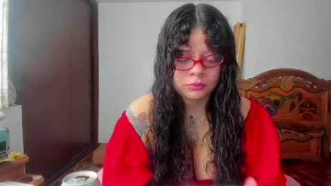 Snapshot of madam_sativa chatting on 05-01-26, 03:38 di online show from 05-01-26, 03:38