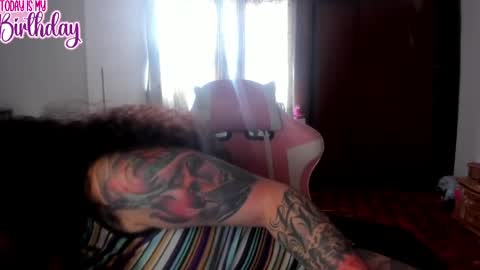 Snapshot of madam_sativa chatting on 05-17-26, 09:11 di online show from 05-17-26, 09:11