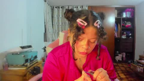 Snapshot of madam_sativa chatting on 06-03-26, 01:08 di online show from 06-03-26, 01:08