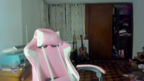 Snapshot of madam_sativa chatting on 06-11-26, 02:53 di online show from 06-11-26, 02:53