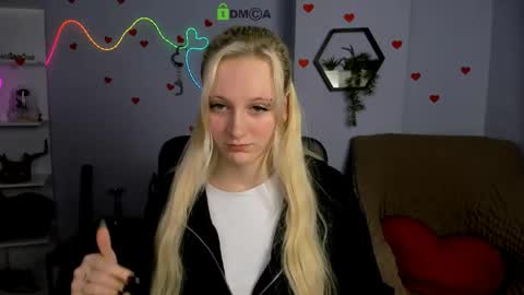 Snapshot of madam_ulis chatting on 04-30-26, 08:20 Ulis online show from 04-30-26, 08:20