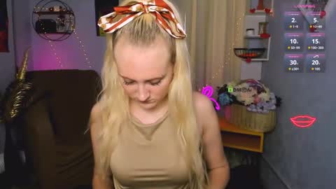 Snapshot of madam_ulis chatting on 05-19-26, 12:22 Ulis online show from 05-19-26, 12:22