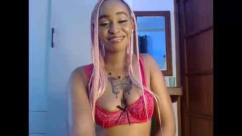 Snapshot of madamcoco chatting on 05-07-26, 08:42 queency online show from 05-07-26, 08:42