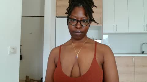 Snapshot of madamindigo chatting on 01-16-26, 11:14 YourMadamIndigo online show from 01-16-26, 11:14