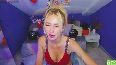 Snapshot of madammilly chatting on 10-23-25, 06:56 Evelyn online show from 10-23-25, 06:56