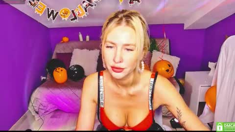 Snapshot of madammilly chatting on 10-26-25, 06:52 Evelyn online show from 10-26-25, 06:52