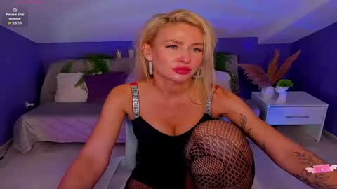 Snapshot of madammilly chatting on 11-23-25, 07:08 Evelyn online show from 11-23-25, 07:08