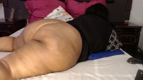 Snapshot of madamzee chatting on 12-08-24, 09:02 madamzee online show from 12-08-24, 09:02