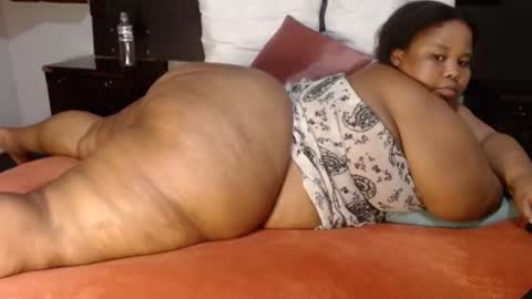 Snapshot of madamzee chatting on 12-09-24, 06:25 madamzee online show from 12-09-24, 06:25