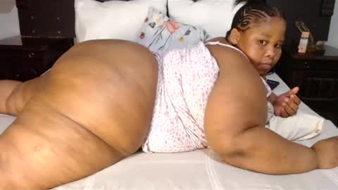 Snapshot of madamzee chatting on 12-16-24, 07:43 madamzee online show from 12-16-24, 07:43