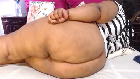 Snapshot of madamzee chatting on 01-07-25, 09:29 madamzee online show from 01-07-25, 09:29