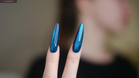 Snapshot of maddi_s_here chatting on 11-19-25, 01:16 Maddi online show from 11-19-25, 01:16