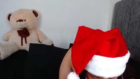 Snapshot of maddie_and_chelsea_ chatting on 12-28-24, 02:43 Maddie and Chelsea online show from 12-28-24, 02:43