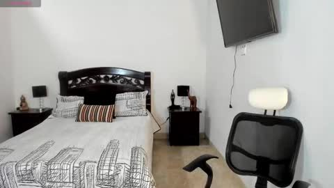 Snapshot of maddie_foxx chatting on 02-11-26, 02:00 Maddie online show from 02-11-26, 02:00