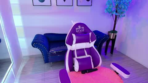 maddie_t18 online show from 05-13-26, 11:29