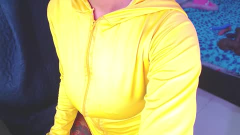 Snapshot of maddiiebrooks chatting on 10-11-25, 02:15 Maddie online show from 10-11-25, 02:15