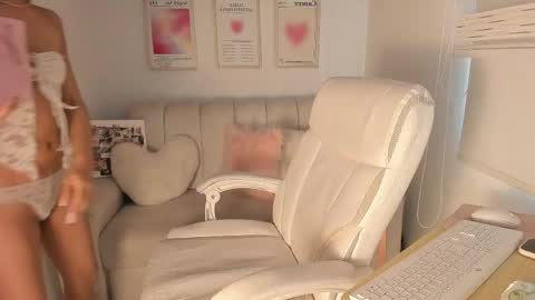 Snapshot of maddy_bronw chatting on 05-22-26, 09:42 Maddy online show from 05-22-26, 09:42