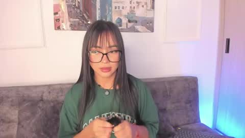 Snapshot of maddy_brooks chatting on 05-15-26, 01:01 Maddy online show from 05-15-26, 01:01