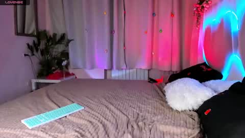 Snapshot of maddyfever chatting on 06-15-26, 01:35 maddyfever online show from 06-15-26, 01:35