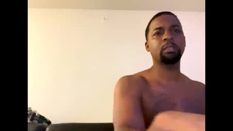 Snapshot of madehersquirt2 chatting on 12-25-24, 02:03 madehersquirt2 online show from 12-25-24, 02:03