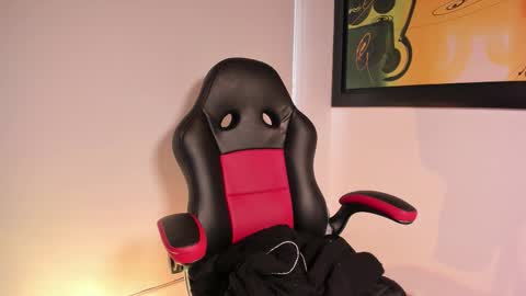 Madelaine  online show from 11-11-25, 02:50