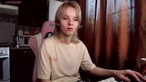 Snapshot of madelaines chatting on 05-27-26, 01:57 madelaines online show from 05-27-26, 01:57