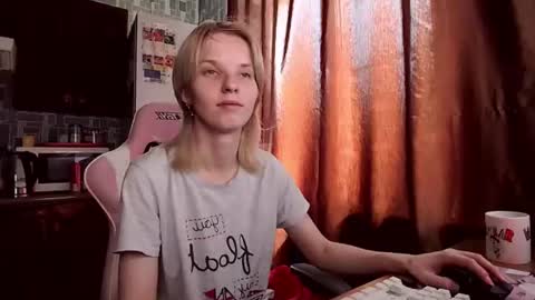 Snapshot of madelaines chatting on 06-12-26, 08:02 madelaines online show from 06-12-26, 08:02