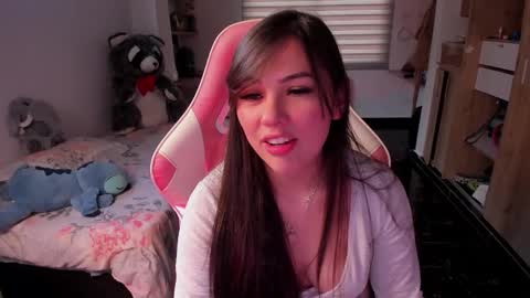 Snapshot of madeleine_shinobi chatting on 11-25-25, 10:10 Emily Only Fans online show from 11-25-25, 10:10