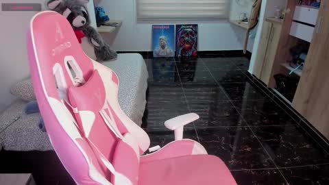 Snapshot of madeleine_shinobi chatting on 02-06-26, 10:24 Emily Only Fans online show from 02-06-26, 10:24