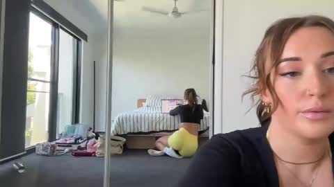 Snapshot of madelineharper chatting on 09-19-25, 02:13 Madeline Harper online show from 09-19-25, 02:13