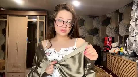 Snapshot of madelinemaylove chatting on 03-12-26, 06:25 Yoko online show from 03-12-26, 06:25