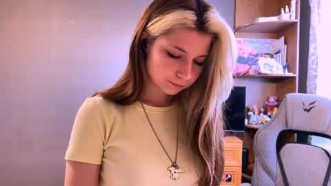 Snapshot of madelinepanagos chatting on 07-22-26, 02:31 Alice online show from 07-22-26, 02:31