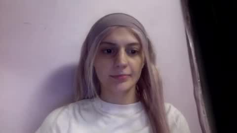 Snapshot of madelinevalentine chatting on 09-29-25, 04:50 madeline online show from 09-29-25, 04:50