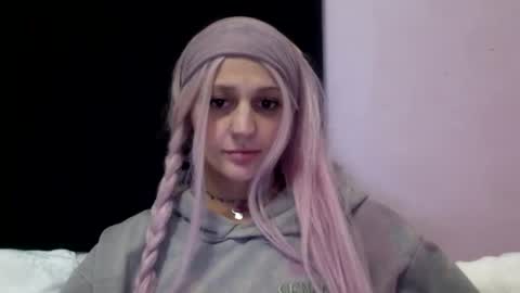 Snapshot of madelinevalentine chatting on 02-01-26, 06:23 madeline online show from 02-01-26, 06:23