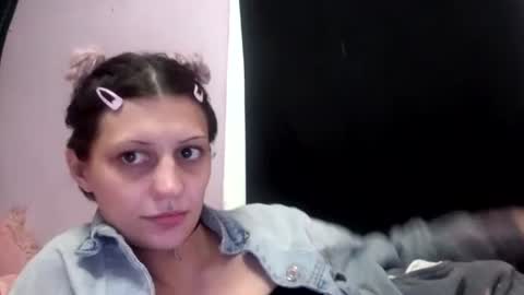 Snapshot of madelinevalentine chatting on 02-16-26, 01:24 madeline online show from 02-16-26, 01:24