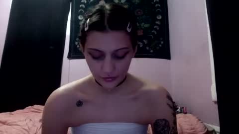 Snapshot of madelinevalentine chatting on 03-04-26, 12:22 madeline online show from 03-04-26, 12:22