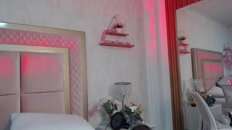 madhison_5 online show from 04-23-26, 12:15